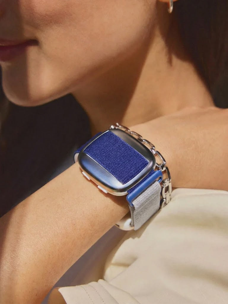 Cooling plate positioned on the inside of the wrist